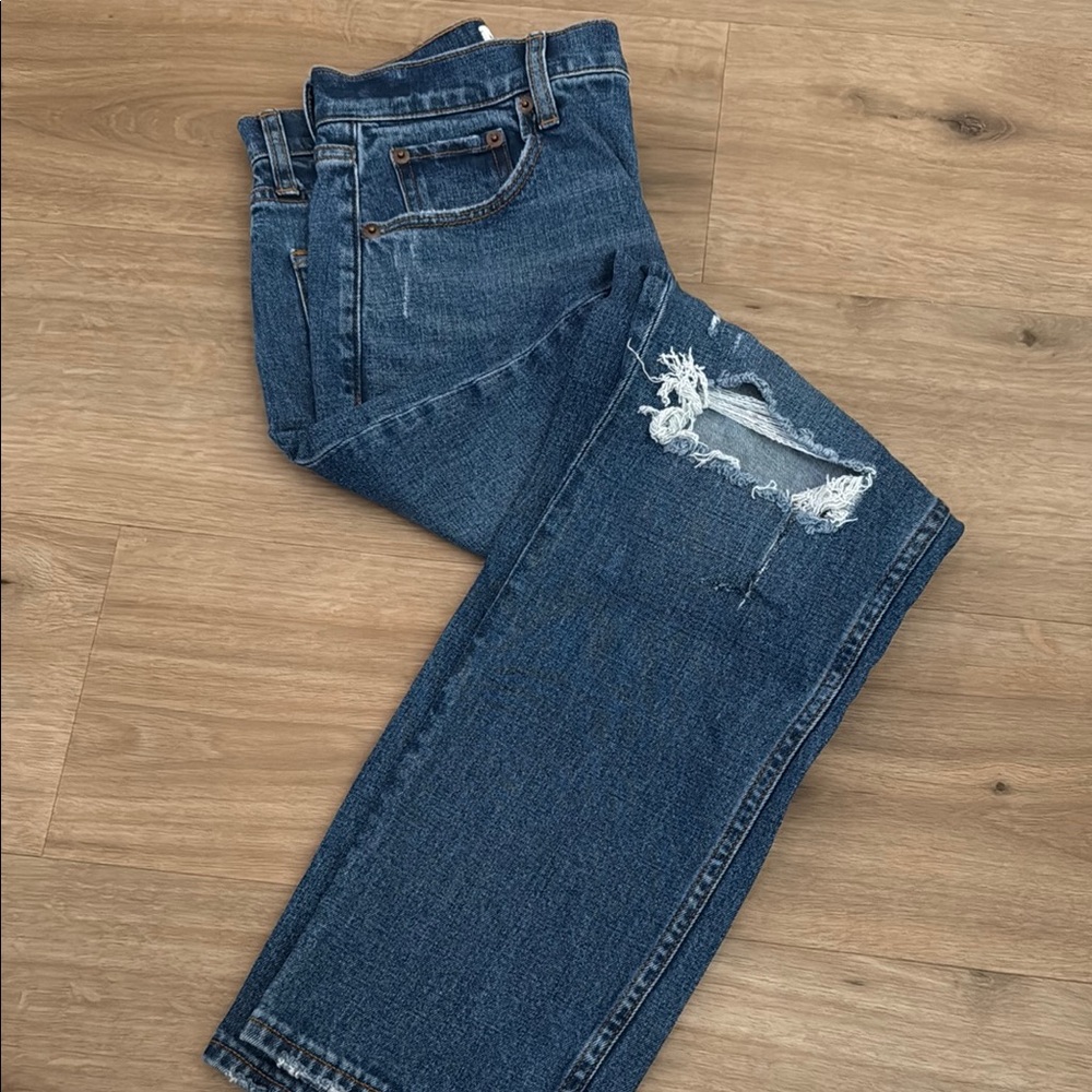 Women’s Abercrombie distressed Ankle Straight Ultra High Rise - size 26/2